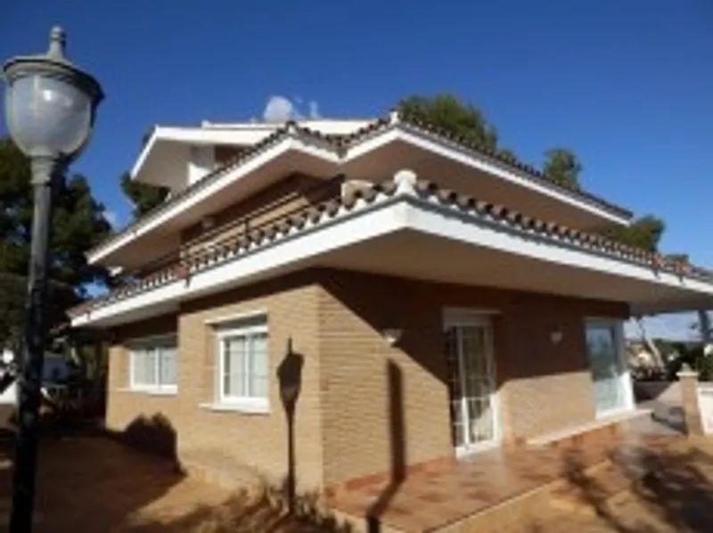 Villa (Castelldefels)